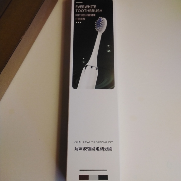 Everwhite Electric Toothbrush - Picture 2 of 4